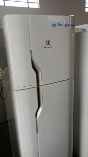 REFRIGERADOR ELECTROLUX DF35A 220V