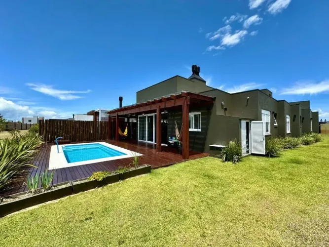 Casa em Condomínio Mobiliada com Piscina em Condomínio Riviera, Xangri-Lá REF: 4369