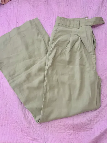 Calça pantalona verde usada apenas 1 vez
