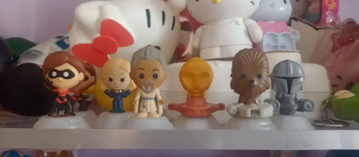 10 CADA Miniaturas de personagens Disney 100 anos e Star Wars