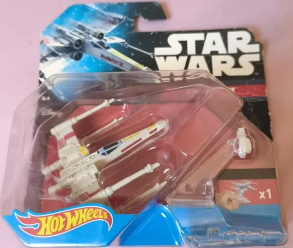 Hot Wheels X-Wing Fighter Red 5