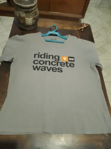 Camiseta da OSKLEN. Cinza. G.   Original