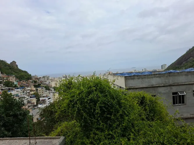 Alugo apartamento na ladeira dos tabajaras .