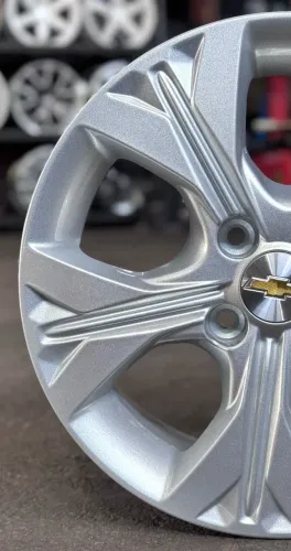 rodas aro 15 Chevrolet onix premier prata
