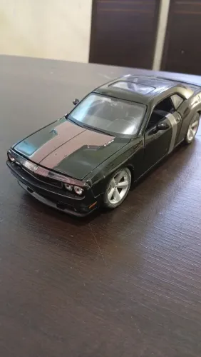 Miniatura (Maisto 1/24)Dodge Challenger Srt B