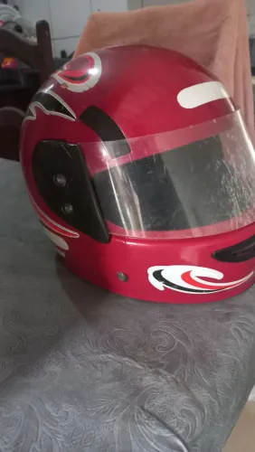 Vende-se um capacete