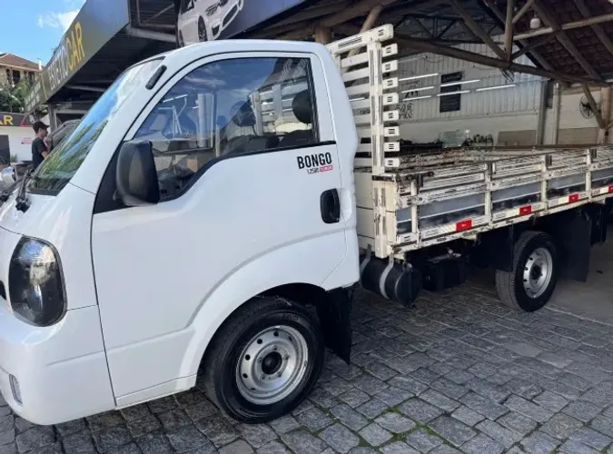 ABAIXO DA FIPE! Kia Bongo com ar condicionado e multimídia 2019