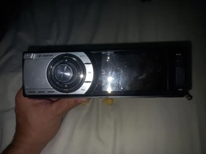 DVD automotivo Buster HD 9200 AV com defeito 