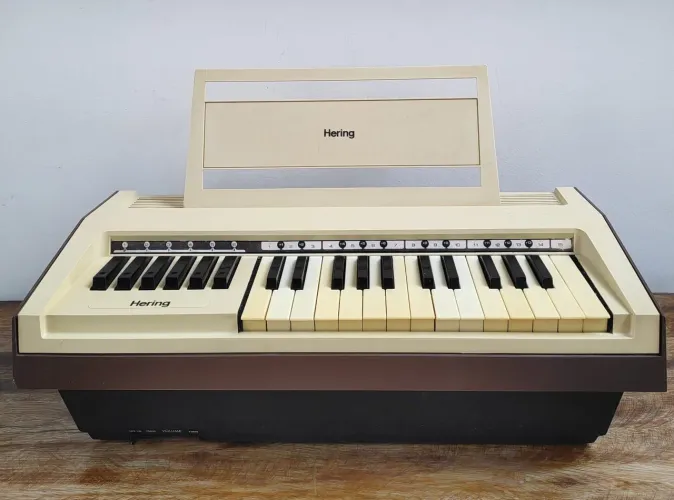Antigo brinquedo teclado hering com defeito 