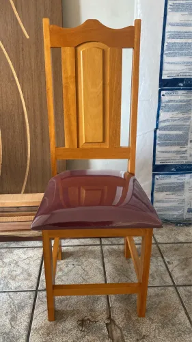 Cadeiras de madeira maciça estofadas!