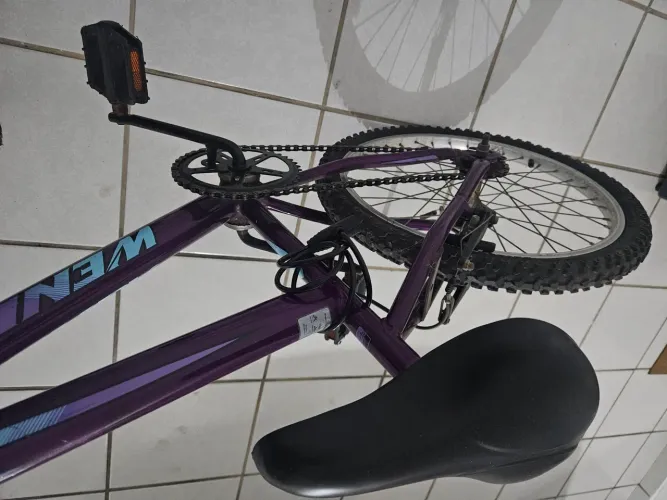 Bicicleta roxa com cestinha aro 16 R$250 