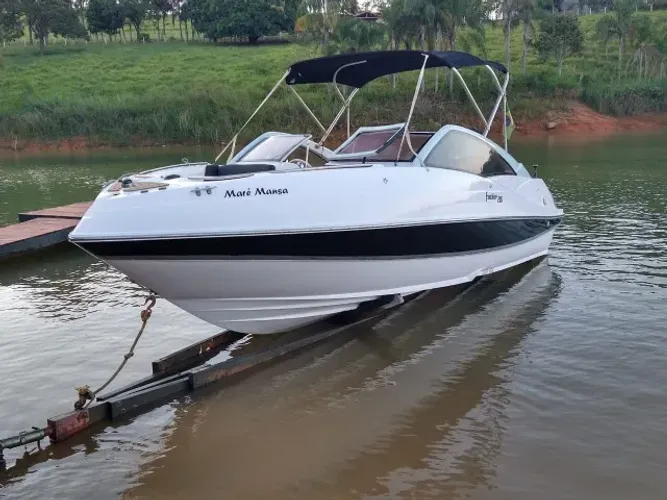 Vendo Focker 205, ano 2012, motor Mercury 135