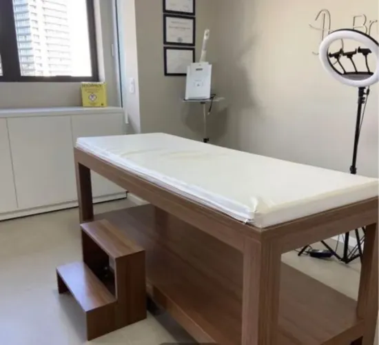 Maca sob medida em MDF, cadeira regulável e carrinho auxiliar 