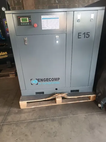 Compressor de Ar parafuso 20hp/8bar/220v ,estado de novo.