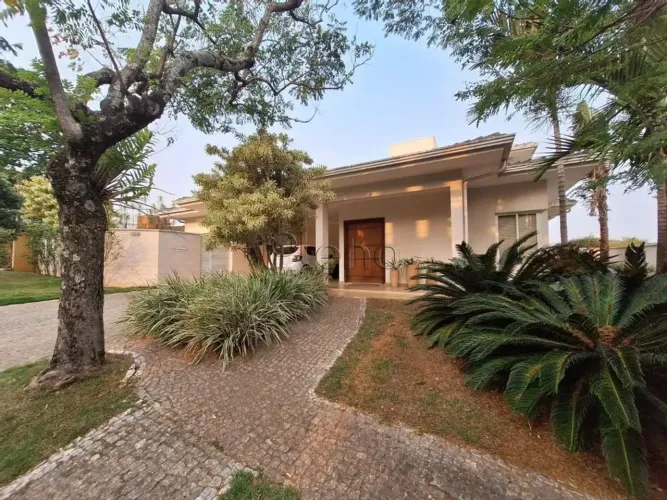 Casa à venda em Valinhos, Condomínio Vale do Itamaracá, com 3 suítes, com 253 m²