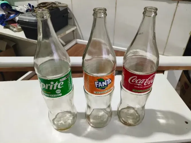 Garrafas e engradados