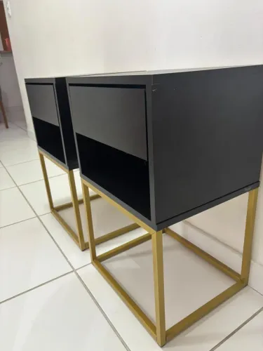 Duas Mesas de cabeceira, novas, ja montadas