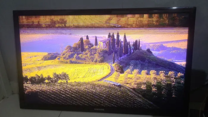 TV Samsung com defeito na parte superior com chromecast de brinde