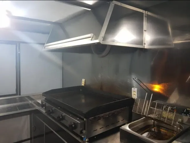 Trailer lanche 3x2 ano FAB 2021,troco por carro ou moto com valor compatível 