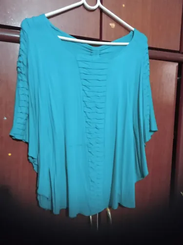 Blusa feminina verde com Detalhes