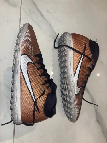 Chuteira Nike Society Botinha/Cano médio 