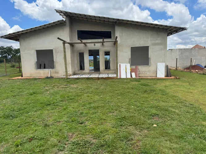 Casa em construção com 4 quartos em condomínio fechado