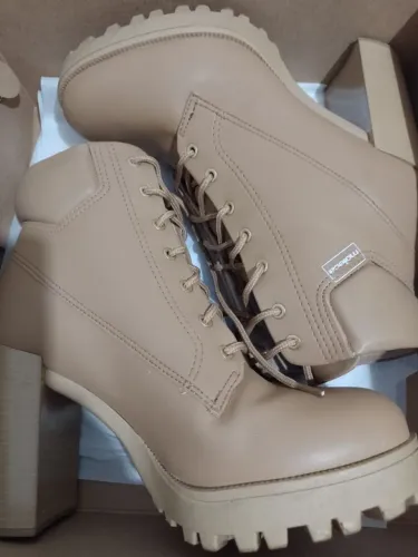 Bota bege moleca