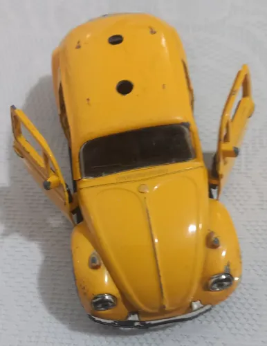 Carrinho Fusca Amarelo de Brinquedo