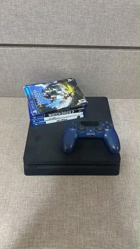 PS4 Slim 