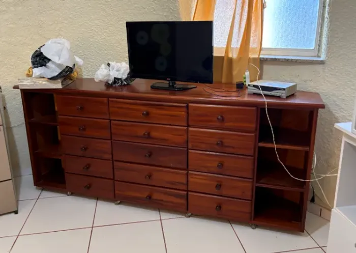 Comoda madeira bom estado Buzios / tucuns