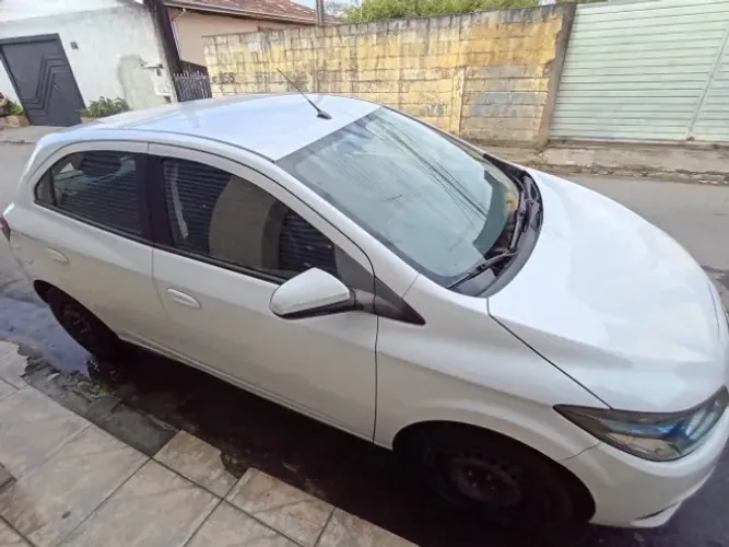 Chevrolet Onix Hatch LT 1.4 8V Flex Power Mec. 4P 2014