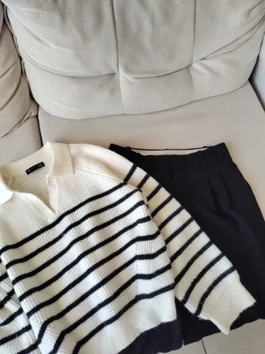Blusa Tricot Feminina Listrada Preta e Branca Gola Polo M SHEIN