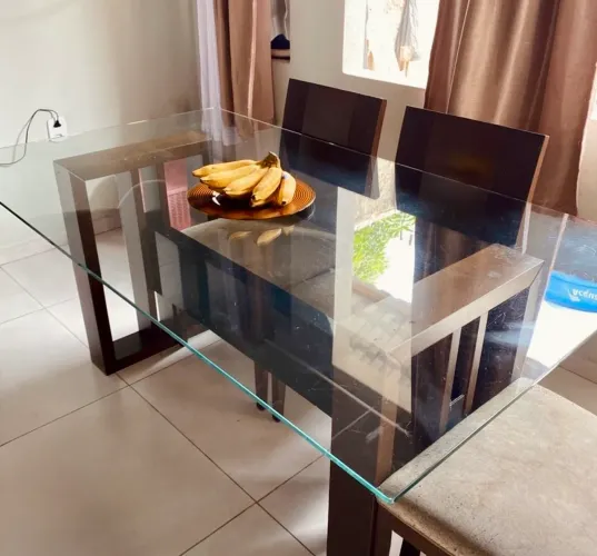Mesa de Madeira com Vidro 