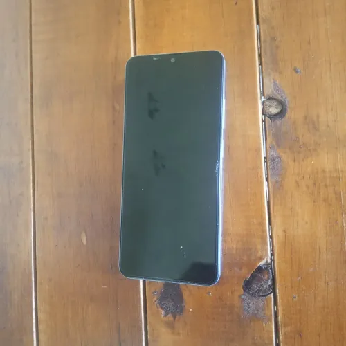Vendo celular poço c 75 em ótimo estado 600 reais 128 gigas de memória