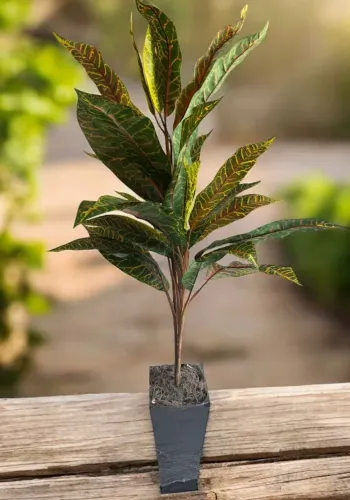 Planta decorativa artificial 
