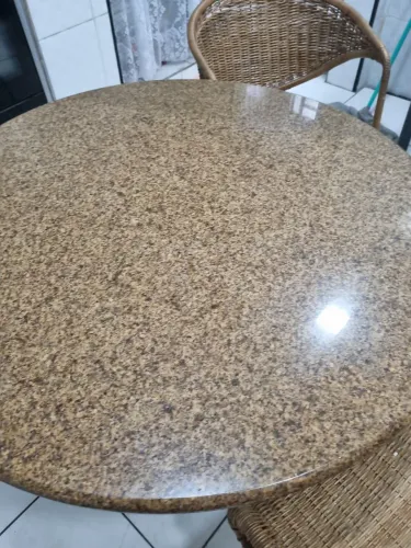 Mesa com 4 cadeiras 
