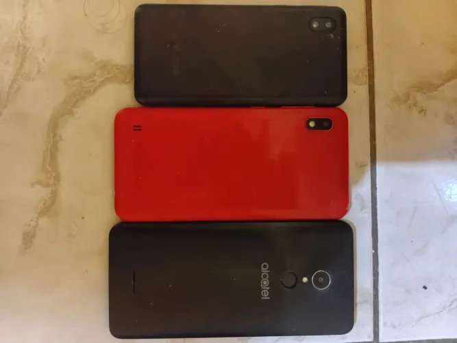 Samsung Galaxy Funcionando + 2 Celulares com Defeito para Reaproveitamento de  Peças 