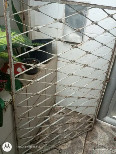 Grade pra janela de ferro 60,00