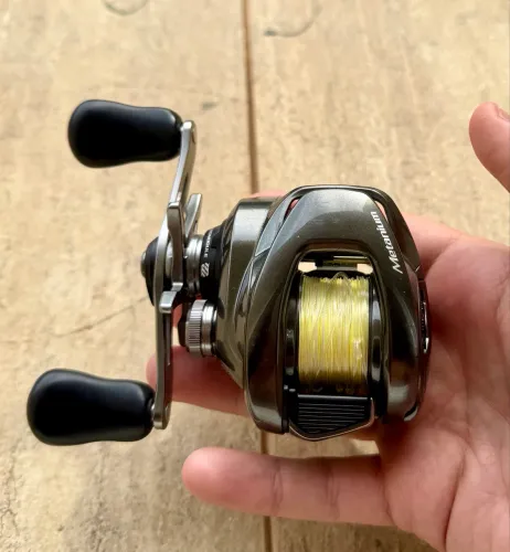 Carretilha Shimano Metanium 101XG esquerda 