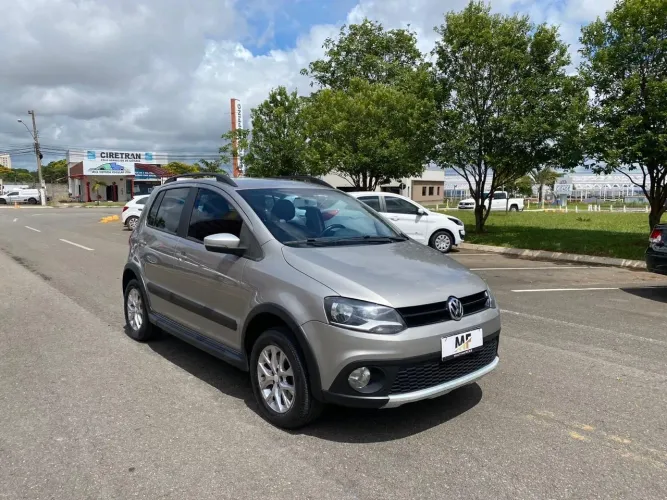 Volkswagen Crossfox 1.6 MI Total Flex 8V 5P 2014