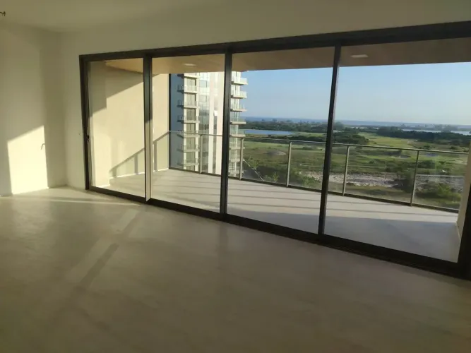 Apartamento de 4 Suítes Vista Golf e Mar com 194m² 3 Vagas e Adega