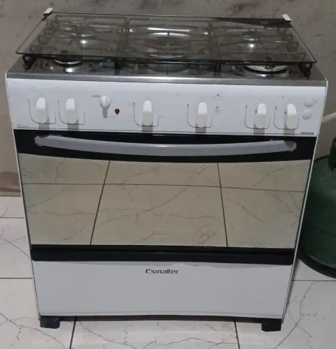 Vendo fogão 5 bocas (esmaltec)Não é elétrico 