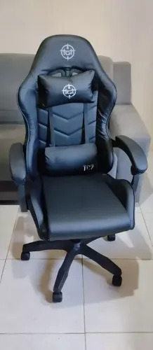 Cadeira Gamer Preta com Detalhes Branco/ NOVA NA CAIXA!