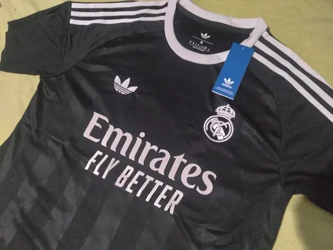 Camisa Real Madrid Torcedor M Nova com etiqueta