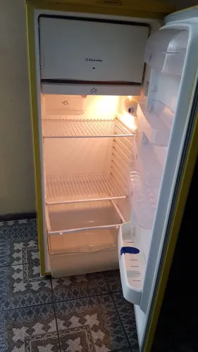 GELADEIRA ELECTROLUX 294 LT( AMARELA ORIGINAL LANCAMENTO ESPECIAL)