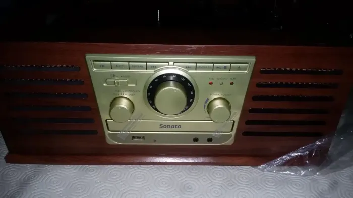 Vitrola Retrô Multifunções Raveo Sonata