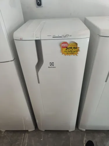 Geladeira Electrolux Cycle Defrost 240L Degelo Prático "RE31"