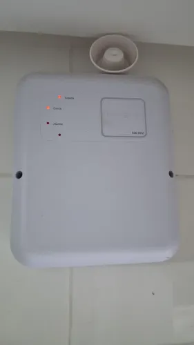 Central Cerca Elétrica Intelbras ELC 3012 + Controle + Bateria (Funcionando)