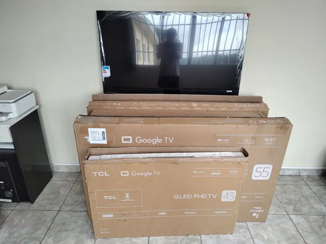 Lote de sucatas de tvs TCL para aproveitar peças.