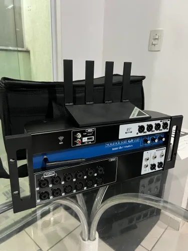 Mesa digital Ui16 com bag rígida e Wi-Fi.